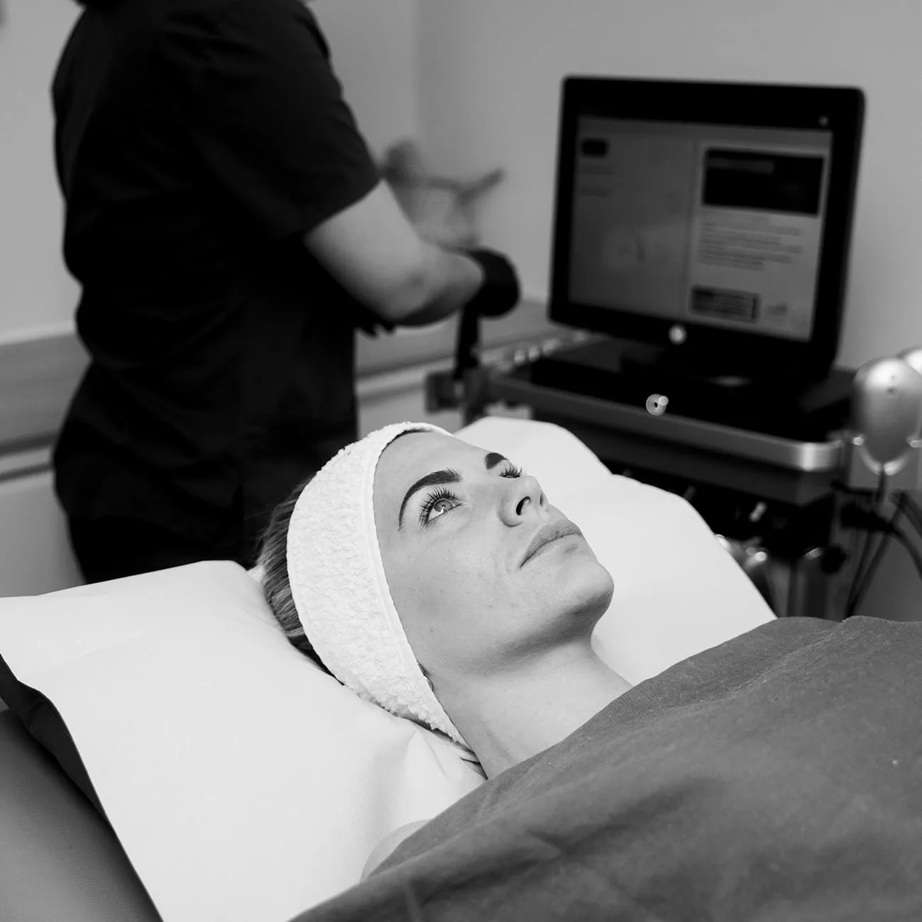 Sesión de radiofrecuencia facial en cabina